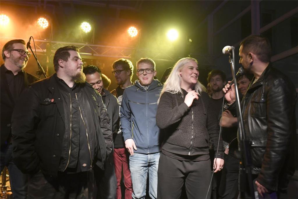 Der Moment der Wahrheit: Frozen Silk können es kaum fassen, dass sie das Deichbrand rocken werden.