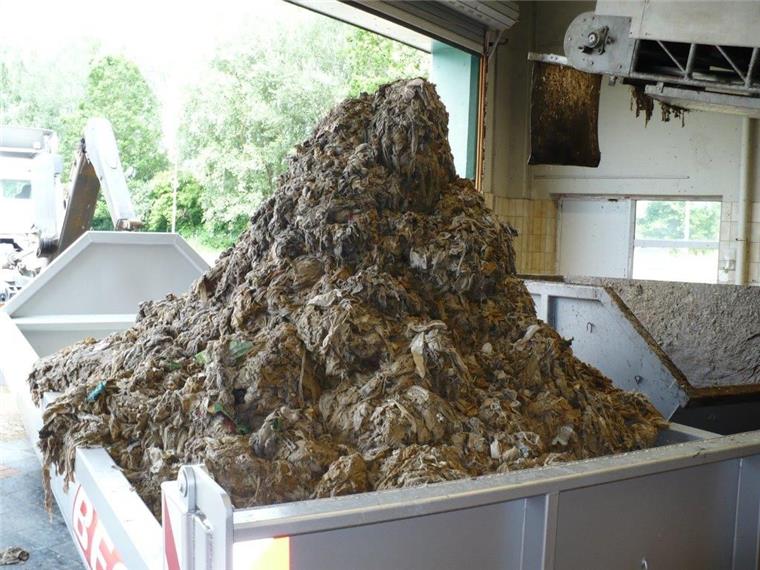 Bremerhaven: Toiletten werden als Mülleimer missbraucht Der Müll im Abwasser ist alles andere als lecker.