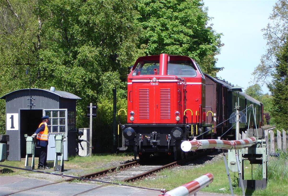 Die Museumsbahn rollt am Samstag zum Bahnhofsfest wieder ab Bad Bederkesa Einfahrt in Langen: der Museumsbahnverein Bremerhaven-Bederkesa hat am Sonnabend, 9. September, eine familienfreundliche Veranstaltung aufgelegt.