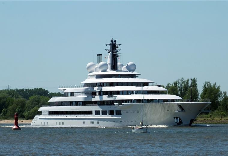 Größtes Yachtprojekt 2020 baut die Lürssen-Gruppe Der Name der Yacht „Scheherazade“ könnte auf einen arabischen Eigner hinweisen. Das Schiff ist von der Lürssen-Gruppe gebaut worden.