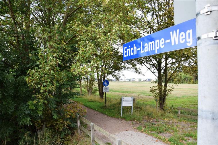 Der Name Erich Lampe wird von dem Straßenschild verschwinden. Künftig wird der beleibte Rad- und Wanderweg Alter Bahndamm heißen.