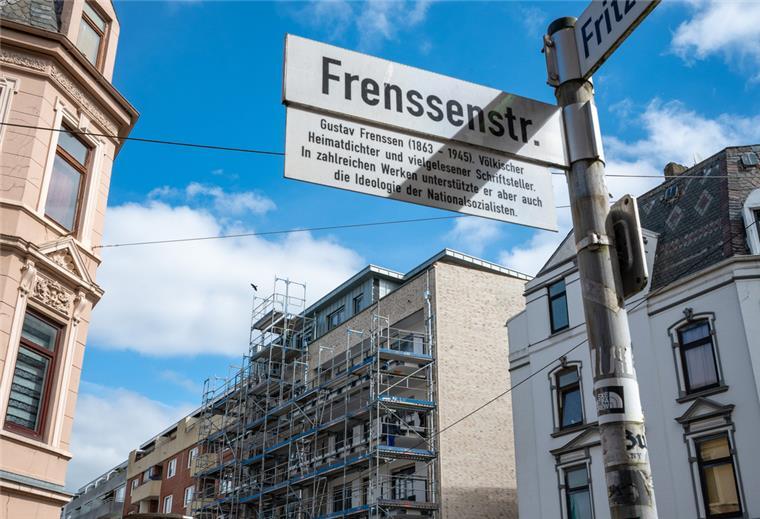 Neues Mietshaus in Bremerhaven fast fertig Der Neubau in der Fritz-Reuter-Straße von vorne. Seit Baubeginn ist die Fritz-Reuter-Straße gesperrt. Ende Juli soll die Durchfahrt wieder möglich sein.