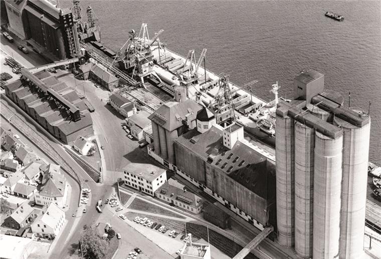 Firmenchronik: Seit 200 Jahren den Kurs gehalten Der Neubau von Silo 4 (1972) war eine bundesdeutsche Neuheit.