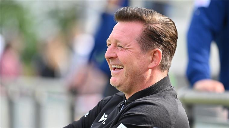 96-Coach Titz lässt Torwartfrage offen Der neue 96-Coach Christian Titz freute sich auf die neue Saison.