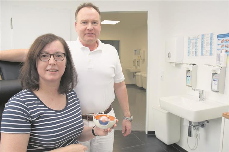 Nordenhamer Augenarzt-Praxis kann mit eigenem OP-Saal punkten Der neue Anbau hat sich aus ihrer Sicht bewährt. Birgit und Carsten Wilkens operieren hier Woche für Woche Dutzende Patienten.