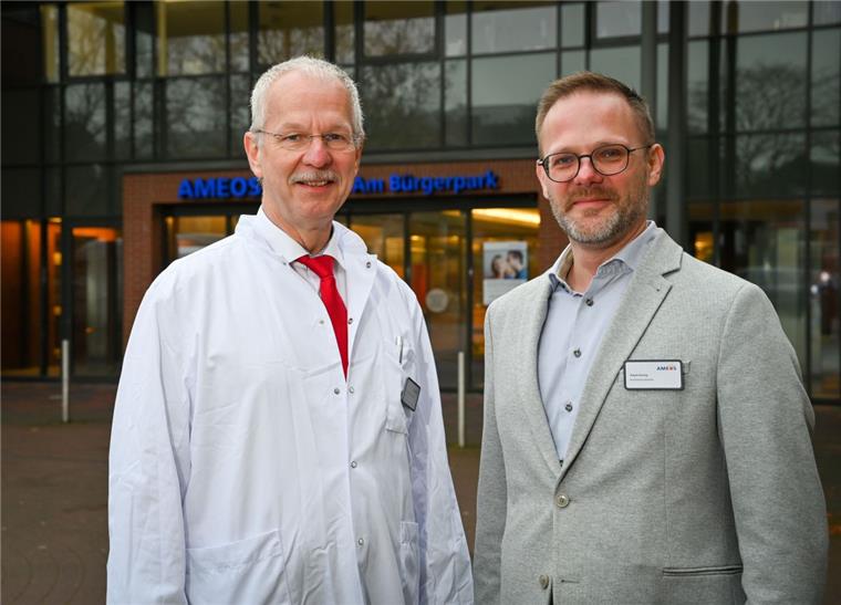 Bremerhaven: Neuer Chefarzt der Chirurgie bei Ameos Der Neue begrüßt den Neuen: Krankenhausdirektor Ralph Ehring (rechts) hat seinen Job in Bremerhaven selbst erst vor gut 100 Tagen begonnen und begrüßt den neuen Chefarzt der Chirurgie, Dr. Frank Peter Schulze.