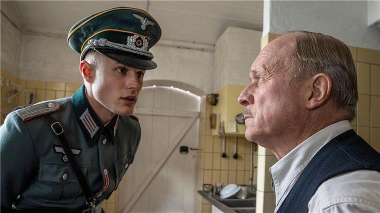Murot-„Tatort“ zu Kriegsverbrechen und Zivilcourage Der neue HR-„Tatort“ spielt in einem hessischen Dorf während des Zweiten Weltkriegs.