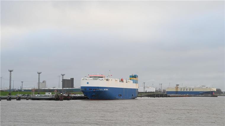 Bau von Emder Großschiffsliegeplatz soll im Sommer starten Der neue Liegeplatz im Außenhafen soll zwischen Emspier und dem Emskai entstehen. (Archivbild)