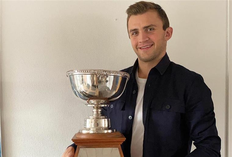 Pinguins-Neuzugang Krogsgaard ist Spieler des Jahres Der neue Pinguins-Verteidiger Anders Krogsgaard bekam jüngst den Pokal als Spieler des Jahres in der 1. dänischen Eishockey-Liga verliehen.