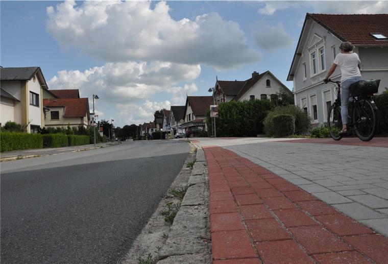 Nordenham: Ärger um den Radweg in der Bahnhofstraße Ein Fahrradweg an der in Nordenham.