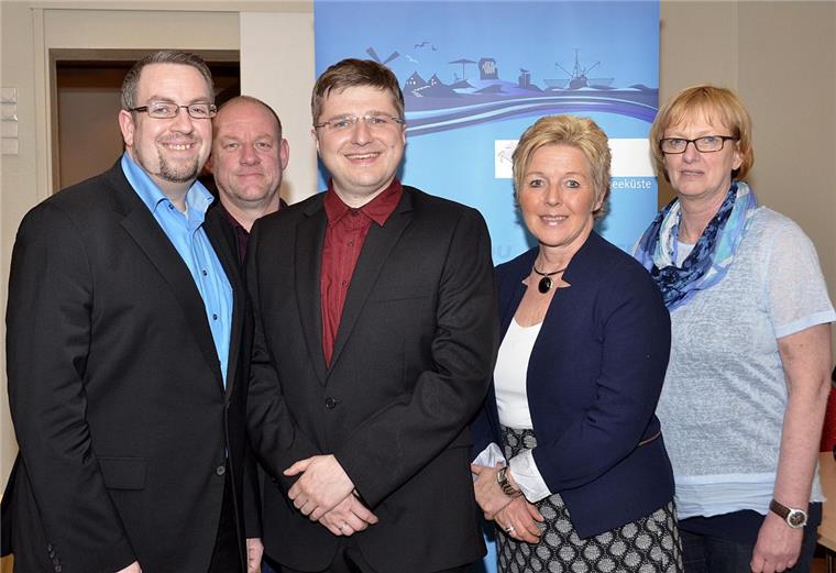 Der neue Vorstand des CDU-Gemeindeverbandes Wurster Nordseeküste: Marco Witthohn (von links, stellvertretender Vorsitzender), Thomas Otten (Schatzmeister), Benny Bräuer (Vorsitzender), Hanna Bohne (stellvertretende Vorsitzende) und Thea Otten (Schriftführerin).