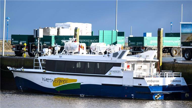 Schnellfähre nach Spiekeroog fällt wochenlang aus Der neue „WattnExpress“ liegt im Hafen.