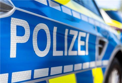  An der Tür von einem Streifenwagen steht der Schriftzug «Polizei». 
