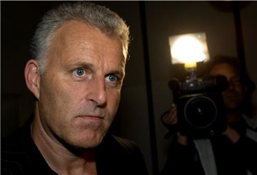 Der niederländische Kriminalreporter Peter R. de Vries wurde mitten in Amsterdam bei einem Anschlag schwer verletzt. 