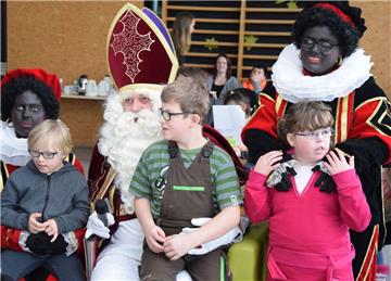 Der niederländische Sinterklaas war mit seinen Helfern, den Pieten, zu Gast bei der Lebenshilfe in Selsingen. Die Kinder hatten keine Scheu vor dem großen Mann mit dem langen weißen Bart. 
