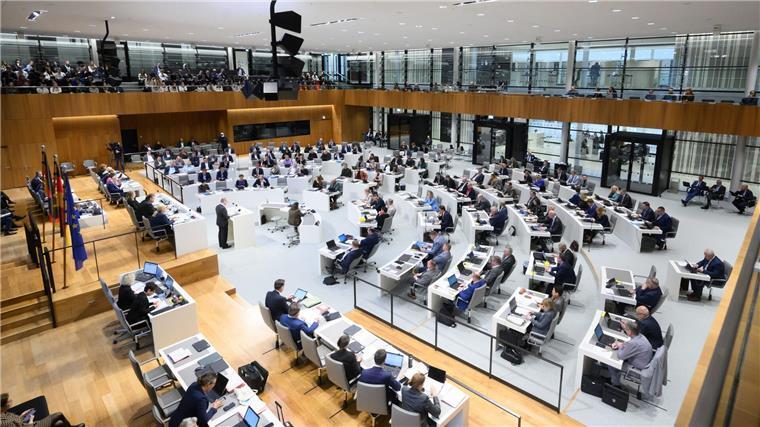 Landtag diskutiert über mutmaßlich korrupten Staatsanwalt Der niedersächsische Landtag befasst sich mit einem mutmaßlich korrupten Staatsanwalt.