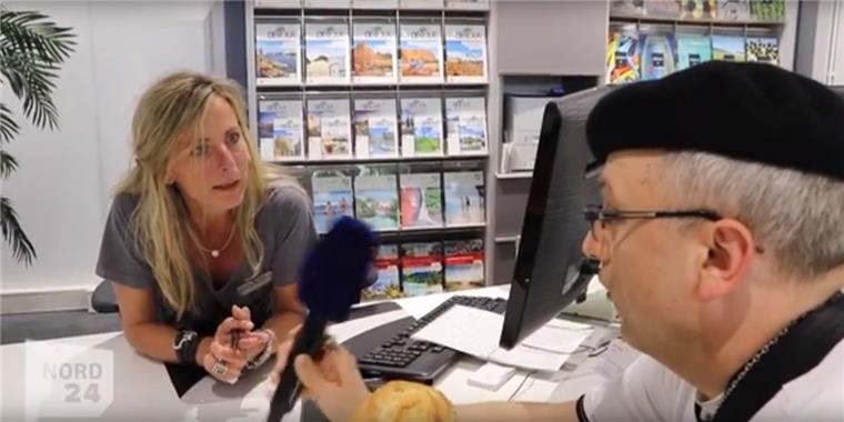 Fußball-EM auf Bremerhavener Art Der nord24-Reporter stürmt mit Baguette und Rotwein das Atlantic-Reisebüro in der Bremerhavener Innenstadt.
