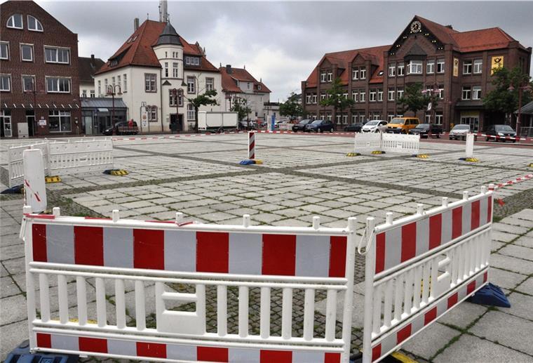 Gesperrter Bereich des Nordenhamer Marktplatzes wird repariert Der Nordenhamwer Marktplatz ist und bleibt ein Pflegefall.