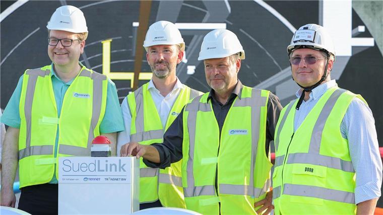 Baustart der SuedLink-Leitung an Elbe in Schleswig-Holstein Der offizielle Spatenstich des Stromübertragungsprojekts „Suedlink“.