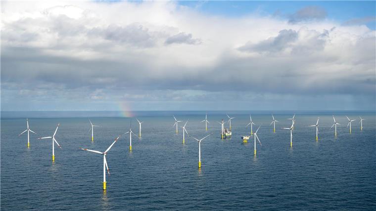 Studie: Windparks könnten chemische Stoffe ins Meer abgeben Der Offshore-Windpark Riffgat rund 15 Kilometer nördlich der Insel Borkum.