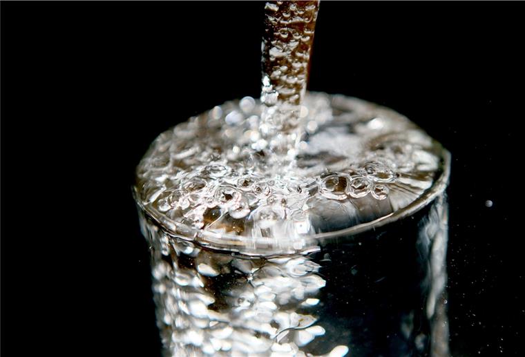 Trinkwasserpreis steigt ab Februar um 8 Cent Der Oldenburgisch-Ostfriesische Wasserverband erhöht den Trinkwasserpreis zum 1. Februar von 90 auf 98 Cent je 1000 Liter.