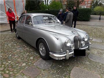 Der Oldtimerclub RetroCarsNord hat die neue Saison mit einem Besuch des Oldtimer...