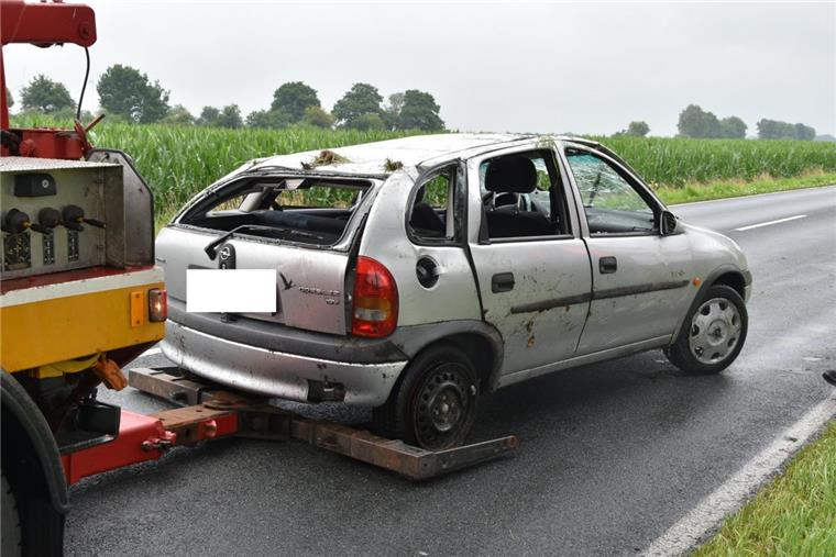 Bei Tarmstedt: Hochschwangere bei Autounfall verletzt Der Opel Corsa hat sich auf der Landesstraße L 133 von Tarmstedt kommend in Richtung Grasberg überschlagen und ist auf dem Radweg zum Stehen gekommen. Die beiden Verletzten wurden ins Rotenburger Krankenhaus gebracht.