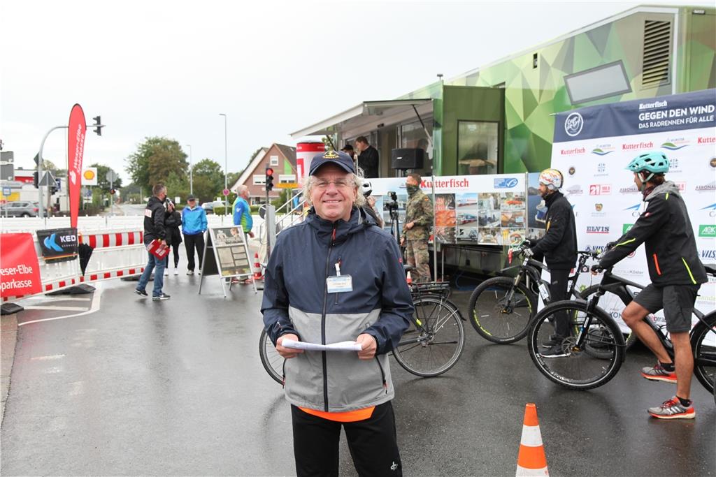 Der Organisator Christian Stoll hat trotz des Regens gute Laune.