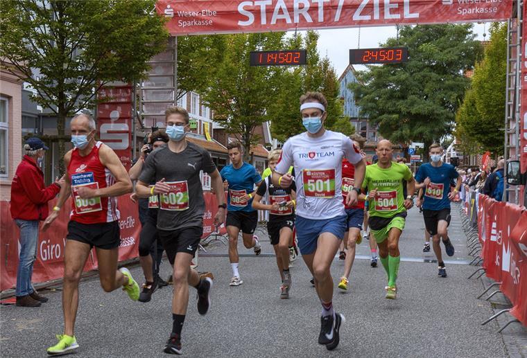 Läufer beim Otterndorfer Küstenmarathon