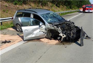 Der Passat musste nach dem Unfall auf der A27 abgeschleppt werden.