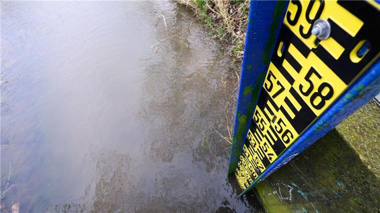 Höchste Meldestufe an mehreren Flüssen in Niedersachsen Der Pegel des Wasserstraßen- und Schifffahrtsamt Weser an der Leine in Herrenhausen.
