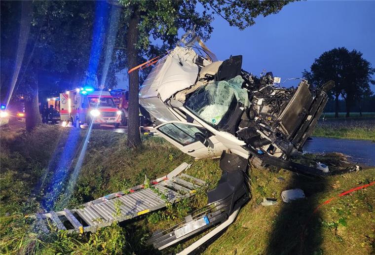Tödlicher Unfall: iPhone hätte seinem Besitzer beinahe das Leben gerettet Der PKW wurde bei dem Unfall schwer beschädigt