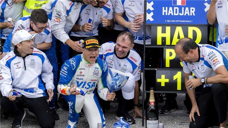 Neuer Verstappen-Kollege? Hadjar liefert beste Argumente Der Pokal von Isack Hadjar geht zu Bruch.