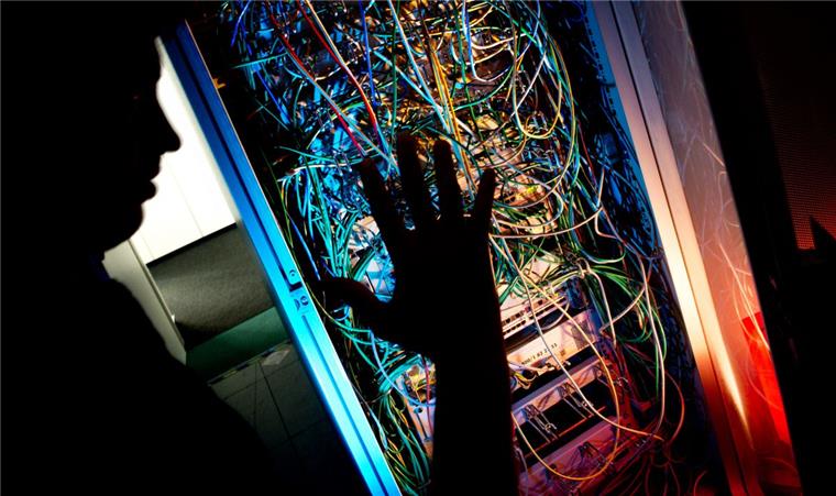 Cyberkriminalität: Polizei ertappt Otterndorfer auf frischer Tat Der Polizei ist ein Schlag gegen Cyberkriminalität gelungen. Sie hat die Wohnung eines 17-jährigen Otterndorfers durchsucht.