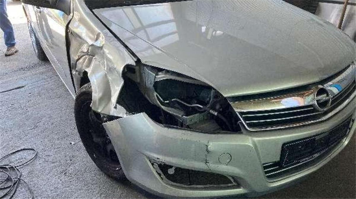 ein Auto mit Unfallschaden