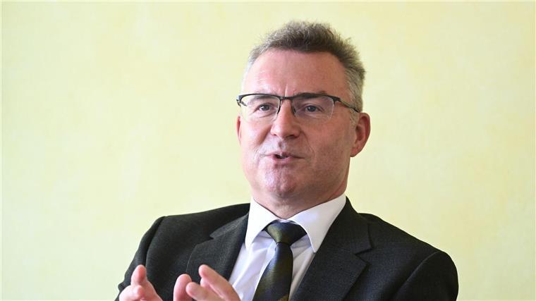 Der Präsident des Deutschen Landkreistages, Achim Brötel, hofft auf einen politischen Neuanfang mit der künftigen Bundesregierung - vor allem bei den Kommunalfinanzen. (Archivbild)
