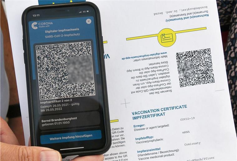Der QR-Code, den man unter anderem in Apotheken bekommt, benötigt man, um auf dem Handy per App einen digitalen Impfnachweis erstellen zu können.