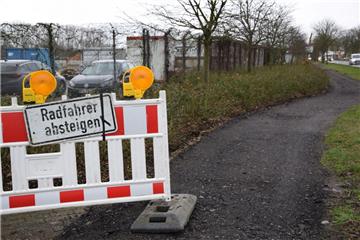 Der Radweg entlang der Großensieler Straße ist seit November gesperrt. 
