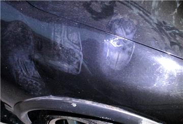 Fußabdrücke auf Auto