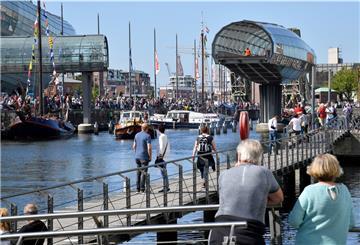 Der Rausschmiss Bremerhavens aus der Marketingkampagne zur Ankurbelung des Tourismus muss schnellstens rückgängig gemacht werden. Die Folgen wären fatal. Das Schipperfest am Alten Hafen startet.