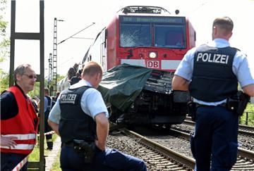 Der Regionalexpress war auf dem Weg nach Bremerhaven-Lehe als er mit dem Lkw kollidierte.