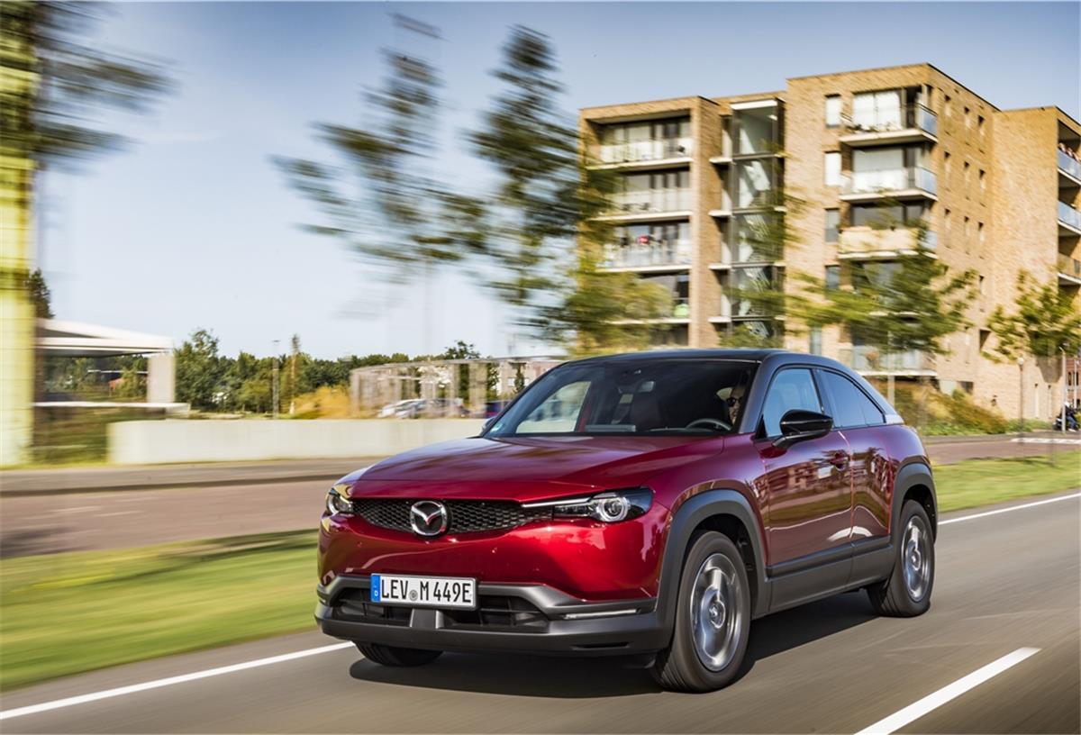 Dein Alltagsbegleiter: Der Mazda MX 30 Der rein elektrische Mazda MX-30 überzeugt mit perfektem Fahrgefühl, innovativen Technologien sowie alltagstauglicher Reichweite.