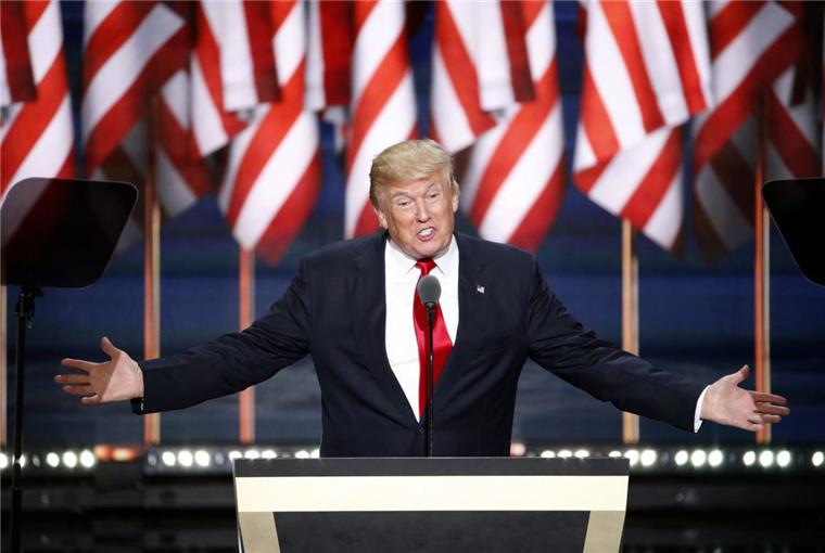Welche Rolle spielt Bremerhaven im Leben von Donald Trump? Der republikanische US-Präsidentschaftskandidat Donald Trump während eines Wahlkampfauftritts.
