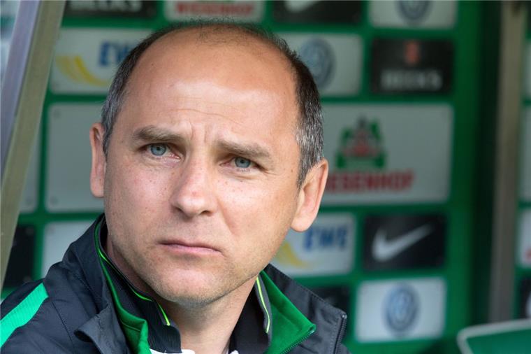 Werder hat Vertrag mit Trainer Skripnik vorzeitig verlängert Der richtige Mann für Werder: Die Bremer haben den Vertrag mit Trainer Viktor Skripnik verlängert.