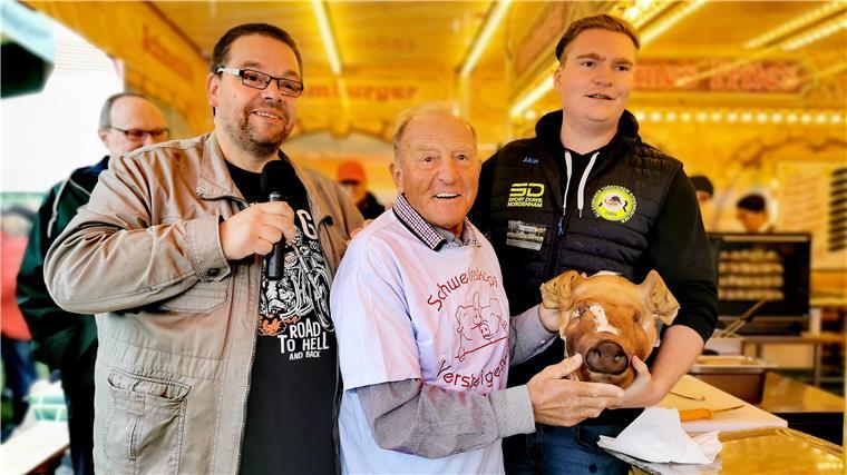 Schweinskopfauktion: Metzgermeister hört nach 40 Jahren auf Schweinskopfversteigerung