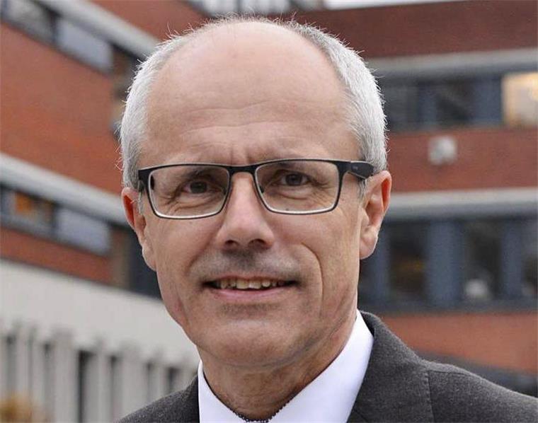 Rotenburg: Landrat Hermann Luttmann tritt nicht wieder zur Wahl an Der Rotenburger Landrat Hermann Luttmann (61) wird bei der Kommunalwahl 2021 nicht erneut zur Wahl antreten.