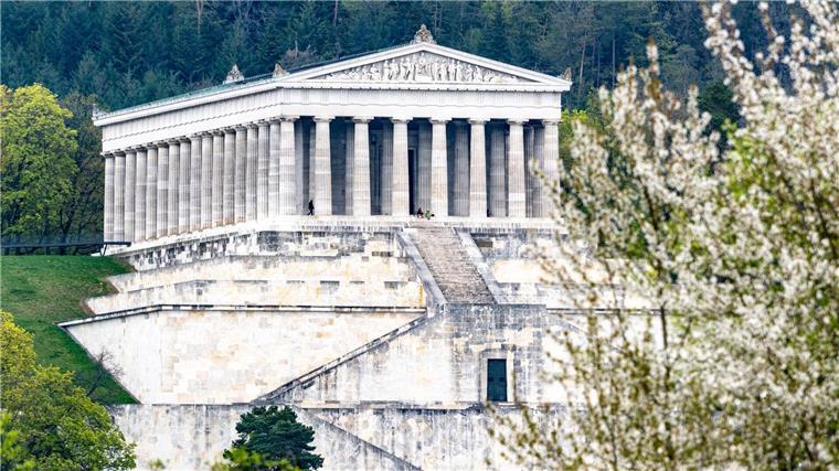 Neues Besucherzentrum für die Walhalla in Bayern Der Ruhmestempel Walhalla an der Donau unweit von Regensburg soll ein neues Besucherzentrum erhalten. (Archivfoto)