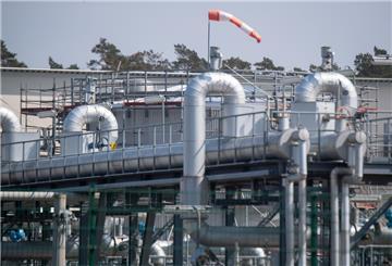  Blick auf Rohrsysteme und Absperrvorrichtungen in der Gasempfangsstation der Ostseepipeline Nord Stream 1 und der Übernahmestation der Ferngasleitung OPAL (Ostsee-Pipeline-Anbindungsleitung). 