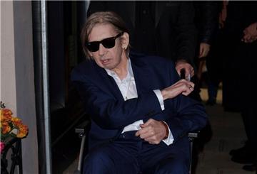 Der Sänger der anglo-irischen Punkband The Pogues, Shane MacGowan, ist im Alter von 65 Jahren gestorben.