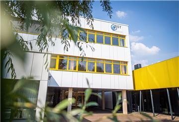 Der Sanierungsstau in den Bremerhavener Schulen ist immens, nur in kleinen Schritten kann das Nötigste abgearbeitet werden. Um hier und in anderen Investitionsbereichen schneller voranzukommen, fordert Bremerhavens SPD-Vorsitzender Martin Günthner das Ende der Schuldenbremse für die Seestadt. Foto: Hartmann